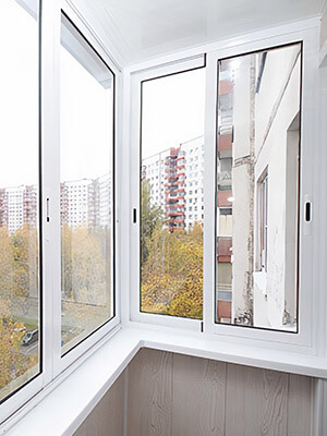 Balkonų stiklinimas stumdoma aliuminio sistema